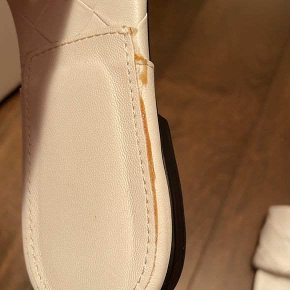 Vetaste White Flat Woven Sandals - Picture 4 of 8